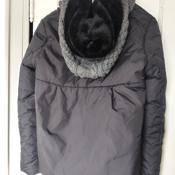 Girl's winter jacket size large from 12 One? - Picture 2 of 8